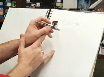 How to hold your Airbrush: The support hand